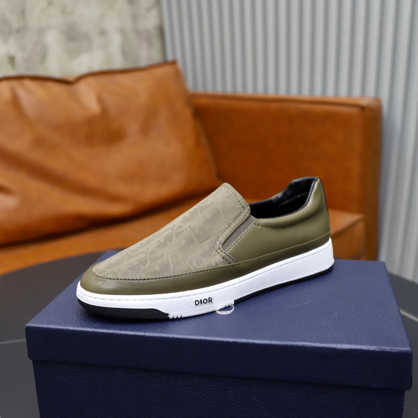 Ex-factory price: 420💰🙅‍♂️🙅‍♂️🙅‍♂️ Brand: Dior DIOR Standard code: 38-44 (45 customized) Grade: Same as the official website Material: Original material splicing Comfortable and breathable lining Lightweight and wear-resistant sports outsole Style category: Men's fashionable casual shoes Running sneakers Distinguished luxury brand elements Top luxury Color: actual picture color